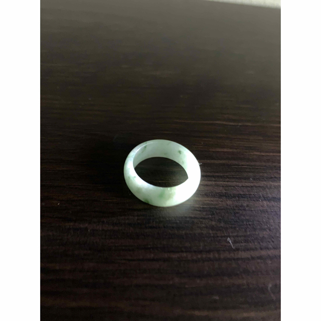 翡翠くりぬきリング レディースのアクセサリー(リング(指輪))の商品写真