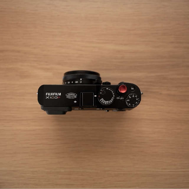 富士フイルム(フジフイルム)のFUJIFILM X100F スマホ/家電/カメラのカメラ(コンパクトデジタルカメラ)の商品写真