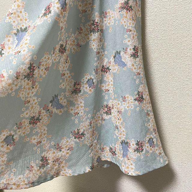 2245 F.i.n.t 花柄 春カラー くすみ系 サロペット スカートかわいい レディースのパンツ(サロペット/オーバーオール)の商品写真