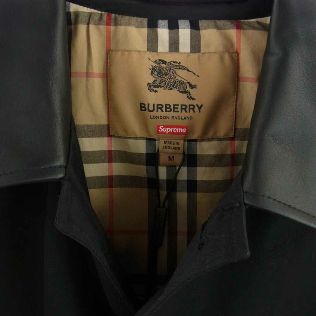 Supreme(シュプリーム)のSupreme シュプリーム トレンチコート 22SS Burberry バーバリー Leather Collar Trench レザーカラー トレンチコート ブラック系 M【新古品】【未使用】【中古】 メンズのジャケット/アウター(その他)の商品写真