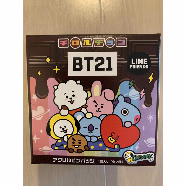 BT21(ビーティーイシビル)のBT21 チロルチョコ　ピンバッジ付き　BTSバンタン 食品/飲料/酒の食品(菓子/デザート)の商品写真