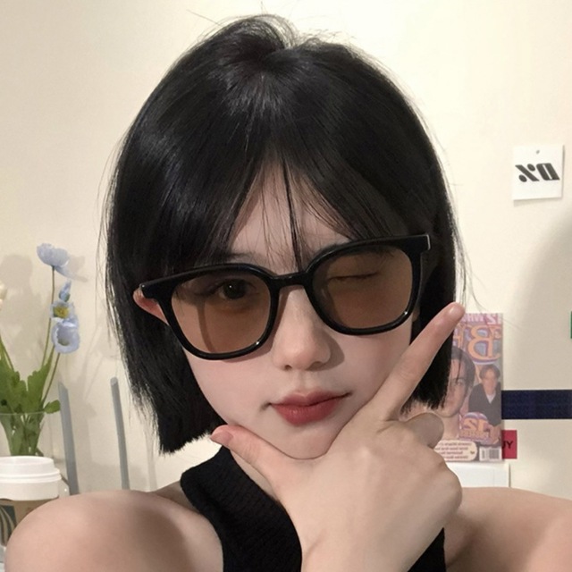 黒フレームサングラス ブラウンレンズ 男女兼用 お洒落 韓国 の通販 by