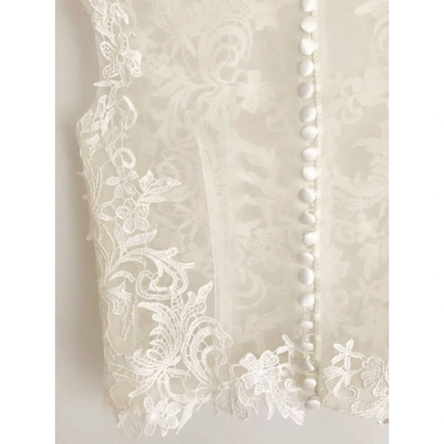 ボレロ　繊細レース　くるみボタン レディースのフォーマル/ドレス(ウェディングドレス)の商品写真