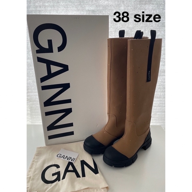 Adam et Rope'(アダムエロぺ)の【新品】GANNI ガニー　ブラウン ロングブーツ 38 レディースの靴/シューズ(ブーツ)の商品写真