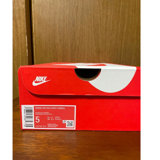 NIKE(ナイキ)のNIKE AIRMAX KOKO エアマックスココ　ベージュ　22.0㎝　新品 レディースの靴/シューズ(サンダル)の商品写真