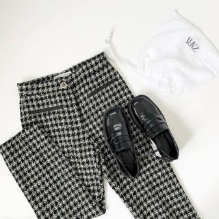 ザラ(ZARA)のZARA テクスチャー生地パンツ　ツイード　XS(カジュアルパンツ)