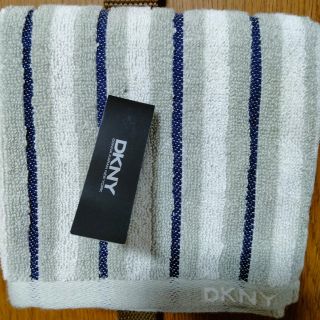 ダナキャランニューヨーク(DKNY)の新品DKNYタオルハンカチ(ハンカチ/ポケットチーフ)