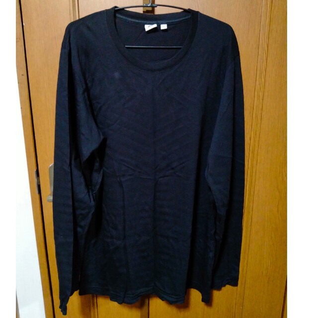 UNIQLO(ユニクロ)の美品ユニクロ　黒長袖Ｔシャツ　XL メンズのトップス(Tシャツ/カットソー(七分/長袖))の商品写真