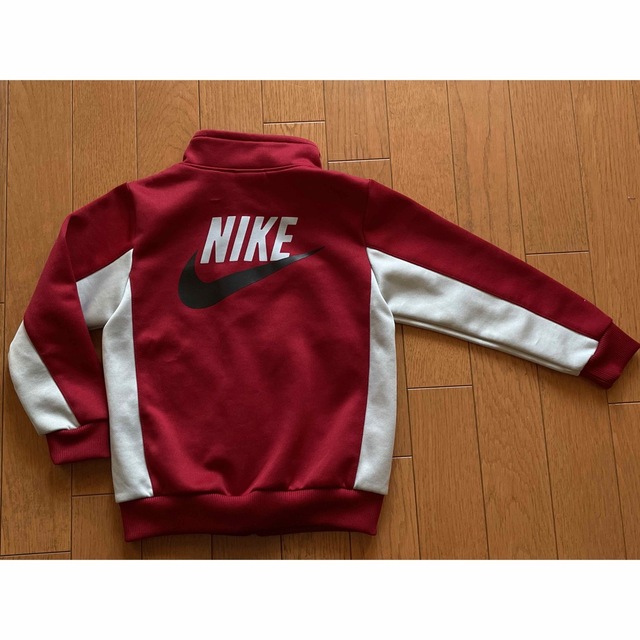 NIKE(ナイキ)のNIKE ブルゾン　ジャージ　アウター　110 キッズ/ベビー/マタニティのキッズ服男の子用(90cm~)(ジャケット/上着)の商品写真