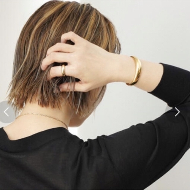 C FLAT BEAM CUFF バングル レディースのアクセサリー(ブレスレット/バングル)の商品写真