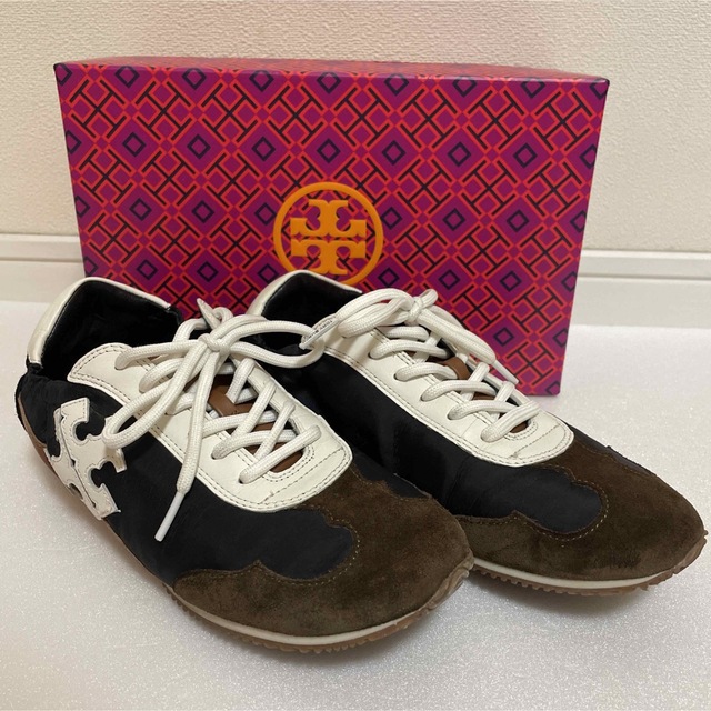 Tory Burch(トリーバーチ)のトリーバーチ　ロゴスニーカー　ブラック　24    超美品！ レディースの靴/シューズ(スニーカー)の商品写真