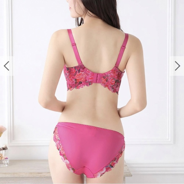 aimer feel(エメフィール)のエメフィール F70 ブラジャー ショーツ セット ピンク花柄  レディースの下着/アンダーウェア(ブラ&ショーツセット)の商品写真