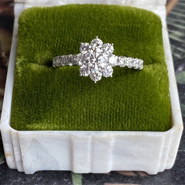 【最高級品質】天然ダイヤモンド フローレス Dカラー エクセレント H&C  レディースのアクセサリー(リング(指輪))の商品写真