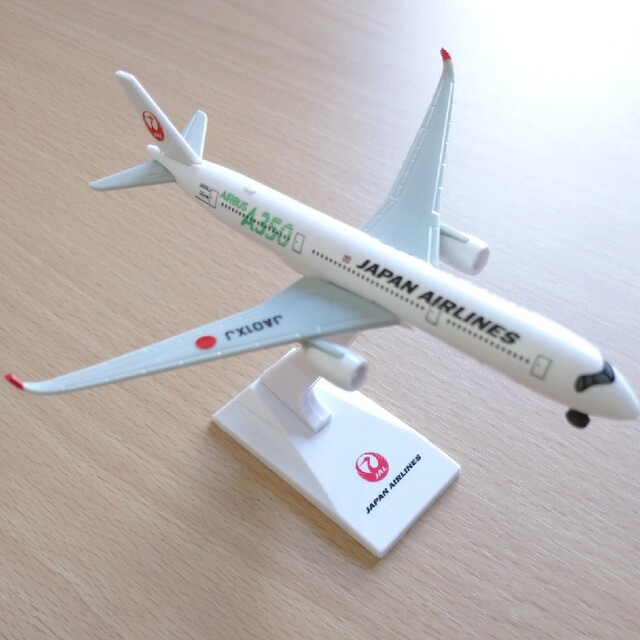 JAL(日本航空)(ジャル(ニホンコウクウ))のJAL飛行機プラモデルBoeing787（非売品 日本航空 模型） エンタメ/ホビーのおもちゃ/ぬいぐるみ(模型/プラモデル)の商品写真