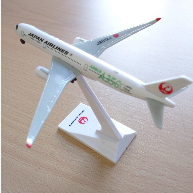 JAL(日本航空)(ジャル(ニホンコウクウ))のJAL飛行機プラモデルBoeing787（非売品 日本航空 模型） エンタメ/ホビーのおもちゃ/ぬいぐるみ(模型/プラモデル)の商品写真