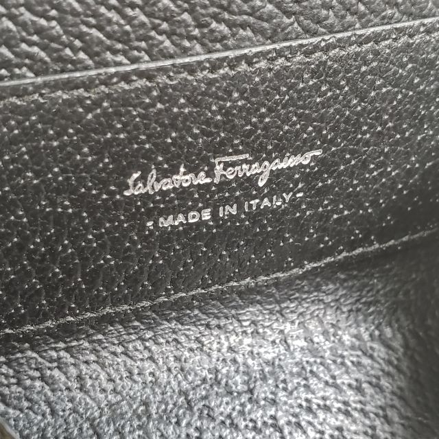 Salvatore Ferragamo(サルヴァトーレフェラガモ)の美品 フェラガモ ☆ ガンチーニ レザー コインケース 小銭入れ イタリア製 レディースのファッション小物(コインケース)の商品写真