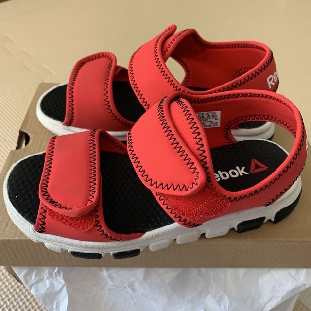 Reebok(リーボック)のサンダル　18cm キッズ/ベビー/マタニティのキッズ靴/シューズ(15cm~)(サンダル)の商品写真