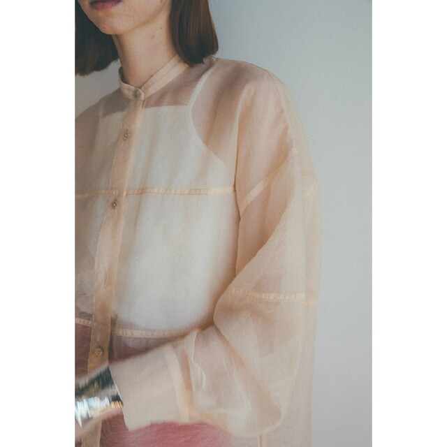 CLANE(クラネ)の【新品タグ付】CLANE クラネ SWITCH SHEER SHIRT イエロー レディースのトップス(シャツ/ブラウス(長袖/七分))の商品写真