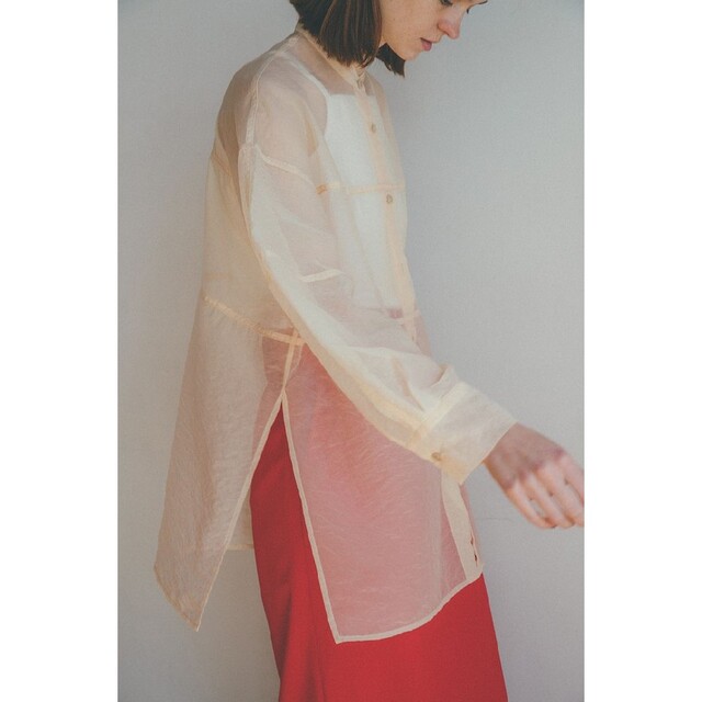 CLANE(クラネ)の【新品タグ付】CLANE クラネ SWITCH SHEER SHIRT イエロー レディースのトップス(シャツ/ブラウス(長袖/七分))の商品写真