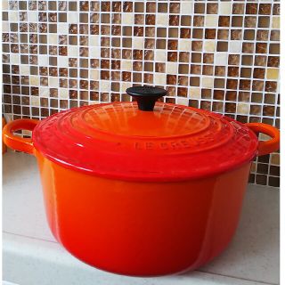 ルクルーゼ(LE CREUSET)のル・クルーゼ 鍋 ココットロンド 【サイズ】22cm【カラー】オレンジ(鍋/フライパン)