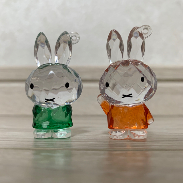 miffy(ミッフィー)のミッフィー　クリスタル　マスコット　置き物　ストラップ　2体セット エンタメ/ホビーのフィギュア(その他)の商品写真