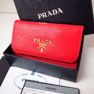 プラダ(PRADA)の新作未使用♡プラダ キーケース 新型レザー 赤 サフィアーノレザー バッグ 小物(キーケース)