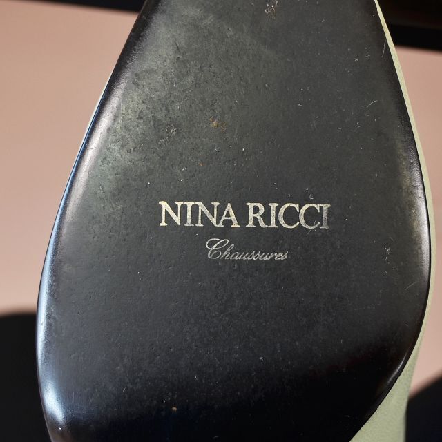 【NINA RICCI】 美品 ニナ リッチ モスグリーン パンプス 箱付き レディースの靴/シューズ(ハイヒール/パンプス)の商品写真