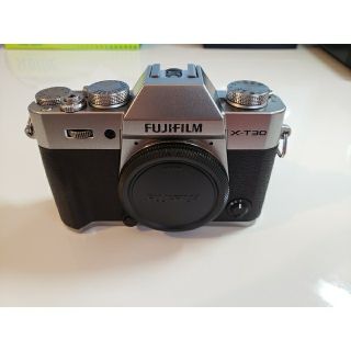 フジフイルム(富士フイルム)のFUJI FILM X-T30 15-45ミラーレス一眼カメラレンズキット SI(ミラーレス一眼)