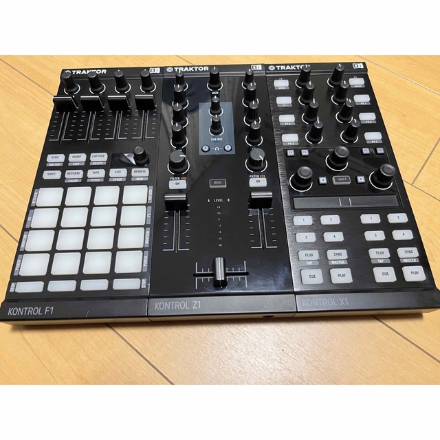 Traktor Kontrol Z1 X1 F1 DJ controller 楽器のDJ機器(DJコントローラー)の商品写真