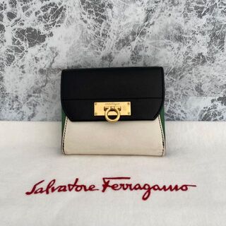 フェラガモ(Ferragamo)のフェラガモ ガンチーニ 二つ折り財布 レザー ブラック ホワイト グリーン(財布)