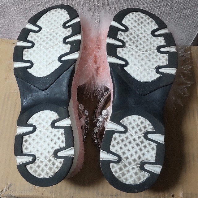 syrup.(シロップ)の♥匿名配送♥ ローズマリーソワール フェザービジューサンダル レディースの靴/シューズ(その他)の商品写真