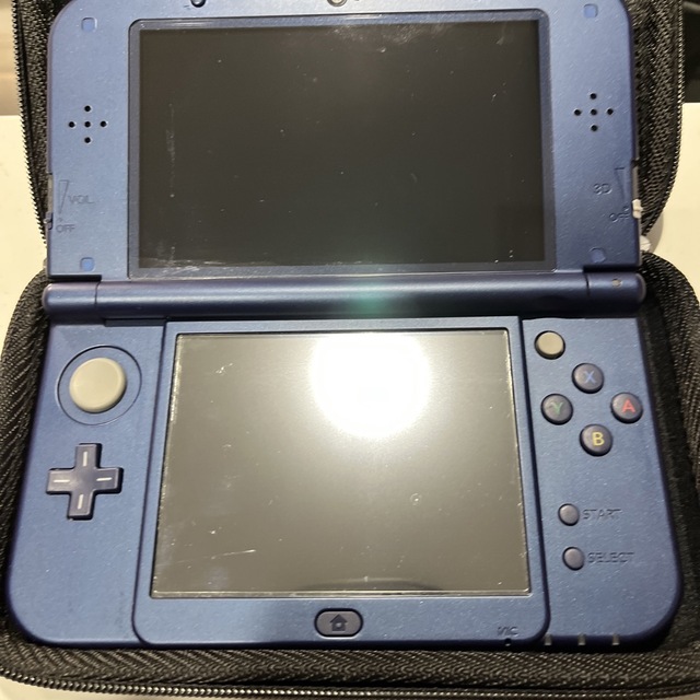 ニンテンドー3DS(ニンテンドー3DS)のNintendo 3DS LL 紺色 エンタメ/ホビーのゲームソフト/ゲーム機本体(携帯用ゲーム機本体)の商品写真