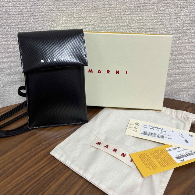 Marni(マルニ)のMARNI フォンケース（スマホ用ポーチ、ミニショルダーバッグ） レディースのバッグ(ショルダーバッグ)の商品写真