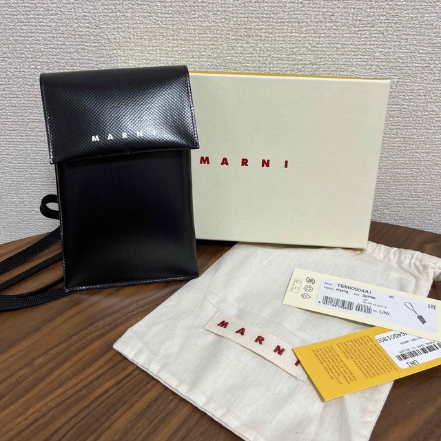 MARNI フォンケース（スマホ用ポーチ、ミニショルダーバッグ）