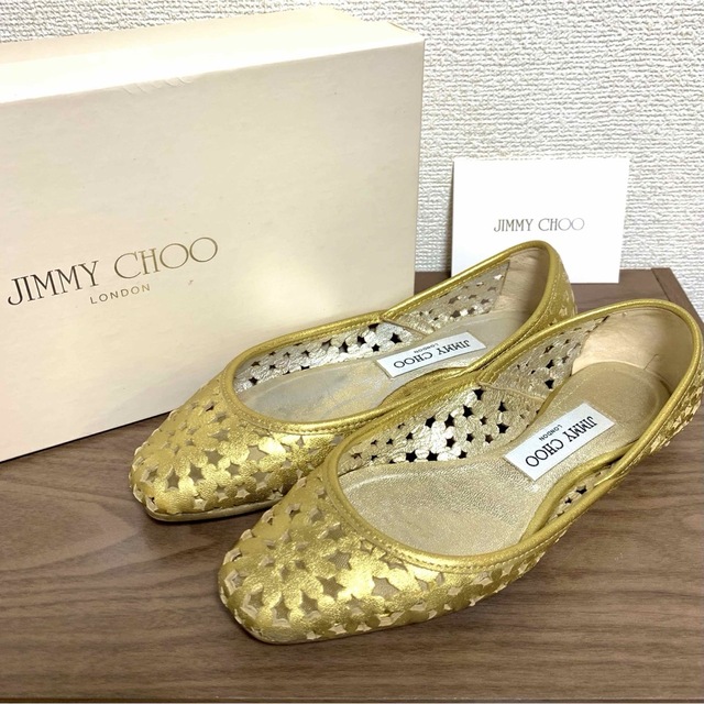 JIMMY CHOO(ジミーチュウ)のJIMMY CHOO ジミーチュウ　ゴールド　星　フラットシューズ レディースの靴/シューズ(バレエシューズ)の商品写真