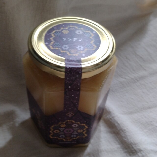 健康食品新品蜂蜜美術館 リンデン 1kg 生蜂蜜 無農薬 抗生物質不使用 蜂蜜療法