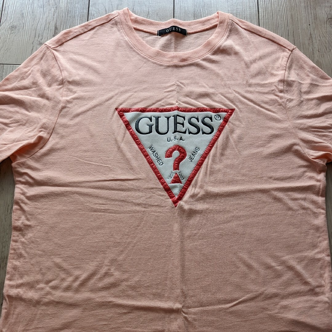GUESS(ゲス)のGUESS　Tシャツ　ピンク レディースのトップス(Tシャツ(半袖/袖なし))の商品写真