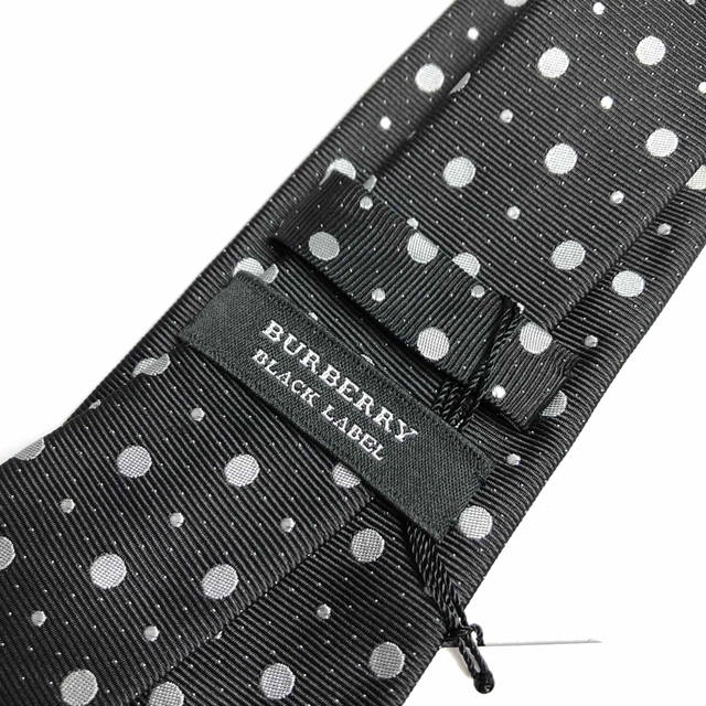 BURBERRY BLACK LABEL(バーバリーブラックレーベル)の新品　未使用タグ付　バーバリー ブラックレーベル　BURBERRY ネクタイ　黒 メンズのファッション小物(ネクタイ)の商品写真