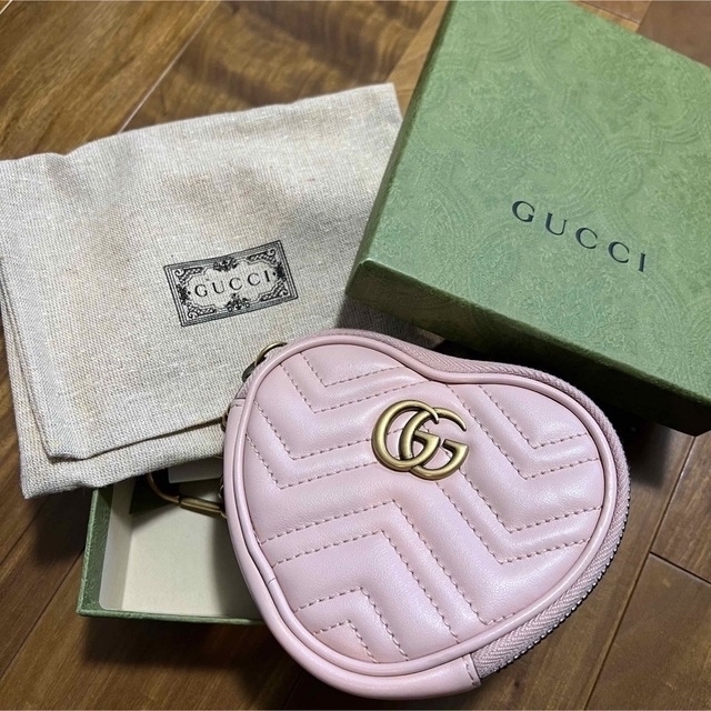 GUCCI(グッチ)ハートシェイプ コインケース ピンク 美品 新版 15120円
