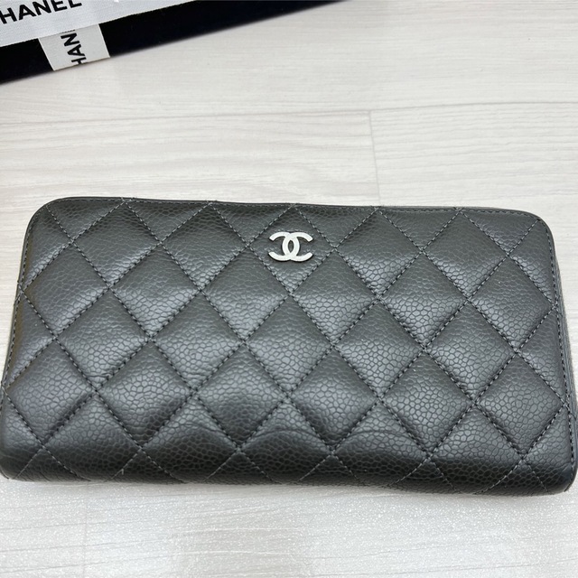 CHANEL(シャネル)の美品☆シャネル☆キャビアスキン　マトラッセ　ラウンド長財布　グレー　 レディースのファッション小物(財布)の商品写真