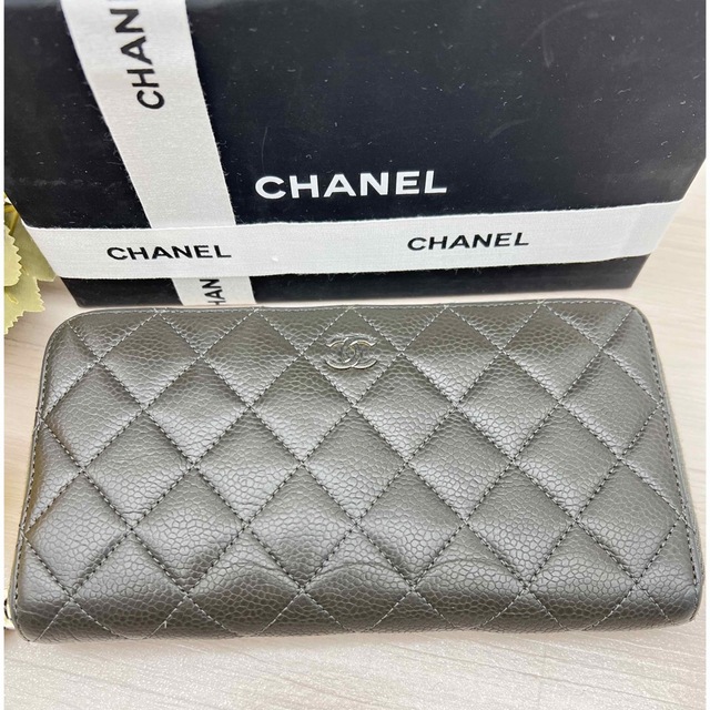 CHANEL(シャネル)の美品☆シャネル☆キャビアスキン　マトラッセ　ラウンド長財布　グレー　 レディースのファッション小物(財布)の商品写真