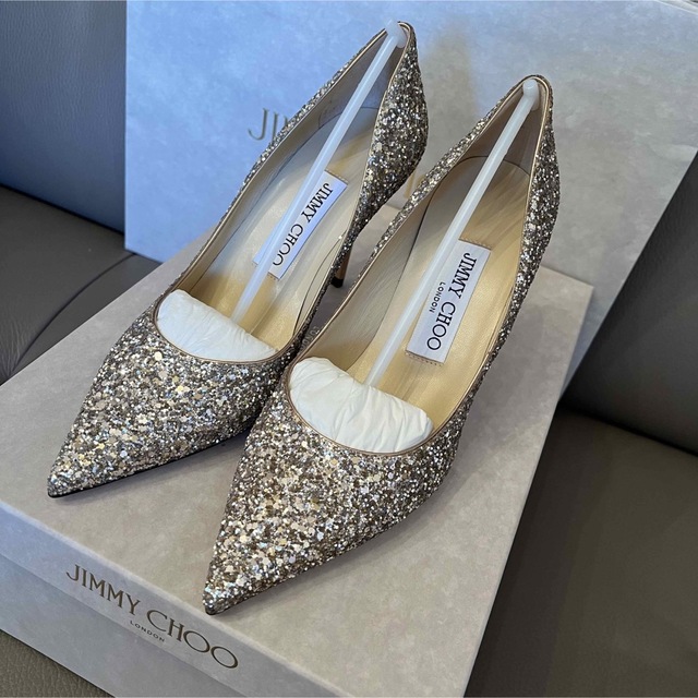 JIMMY CHOO(ジミーチュウ)の未使用品ジミーチュウJIMMY CHOO 341/2グリッターパンプス　ゴールド レディースの靴/シューズ(ハイヒール/パンプス)の商品写真