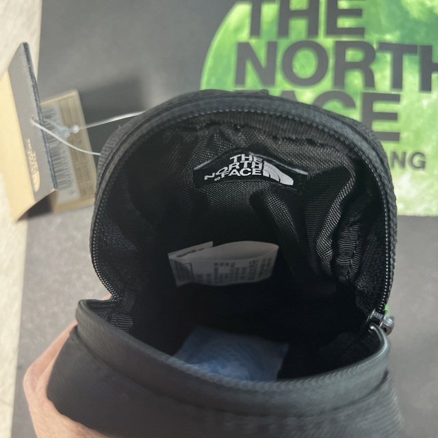 THE NORTH FACE(ザノースフェイス)の激レア！韓国限定！ザノースフェース　ポーチ　 ハンドメイドのファッション小物(ポーチ)の商品写真