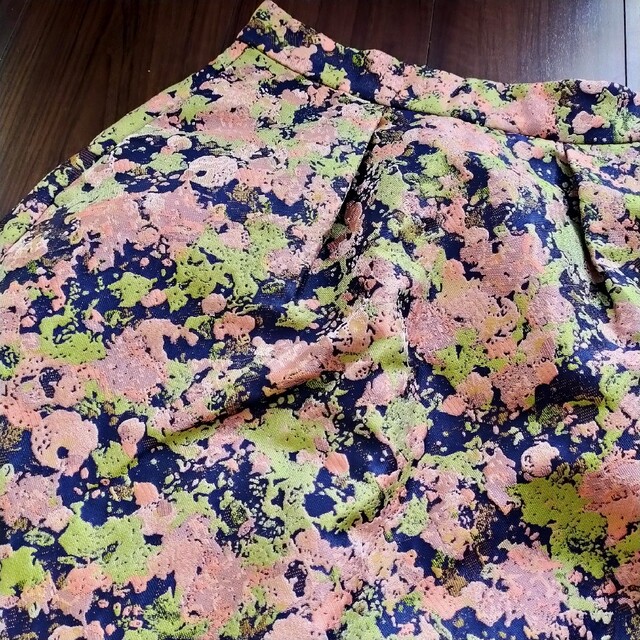 INDEX(インデックス)のindex ジャガード スカート 膝下 ミモレ丈 M ネイビー ピンク 黄緑 レディースのスカート(ロングスカート)の商品写真