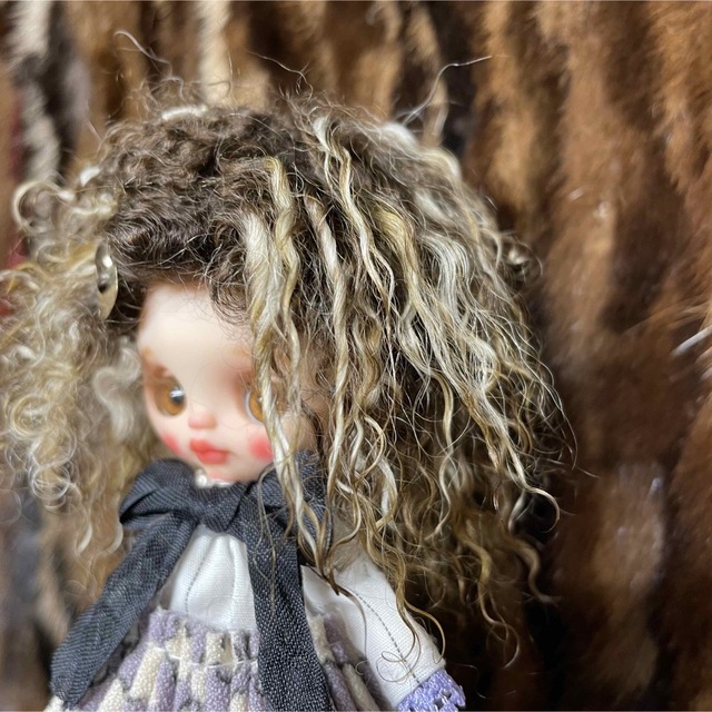wpc_246チョコクリームグラデ🐏プチサイズチベットラムフルスキンウィッグ ハンドメイドのぬいぐるみ/人形(人形)の商品写真