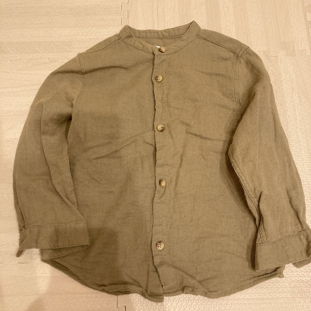 zara kids ベージュ　カーキ　シャツ　2枚セット キッズ/ベビー/マタニティのキッズ服男の子用(90cm~)(ブラウス)の商品写真