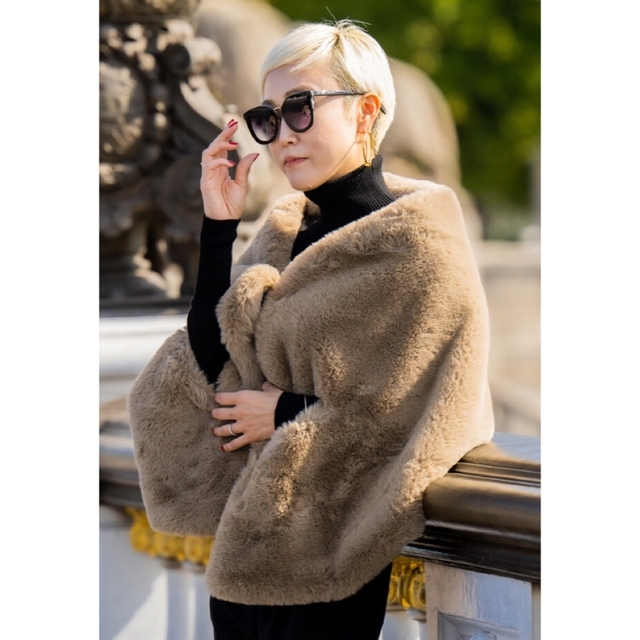 美品♡JENNE ジェンヌ リッチボリューム ファーケープ ベージュ 美品♡JENNE ジェンヌ リッチボリューム ファーケープ ベージュ