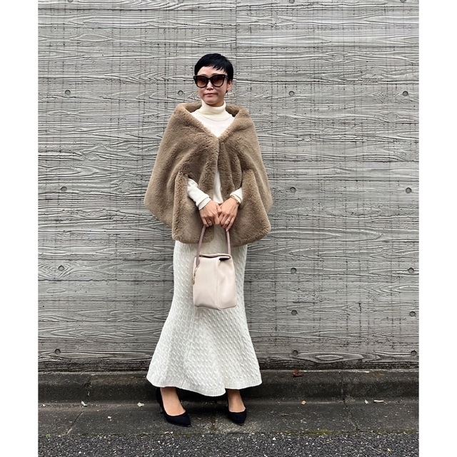 美品♡JENNE ジェンヌ リッチボリューム ファーケープ ベージュ 美品♡JENNE ジェンヌ リッチボリューム ファーケープ ベージュ