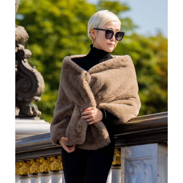 美品♡JENNE ジェンヌ リッチボリューム ファーケープ ベージュ 美品♡JENNE ジェンヌ リッチボリューム ファーケープ ベージュ