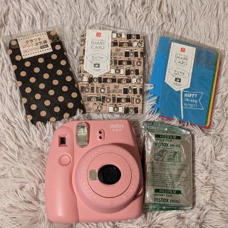 フジフイルム(富士フイルム)のチェキ instax mini 8+(フィルムカメラ)